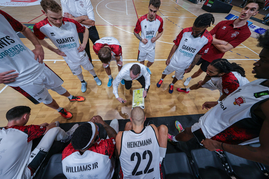 Pro A BAYER GIANTS vs Eisbären Bremerhaven-68 | Fotos von Basketballspielen aus dem Raum NRW fotografiert von Gero Mueller-Laschet und Daniel Schaefer - Realisiert mit Pictrs.com