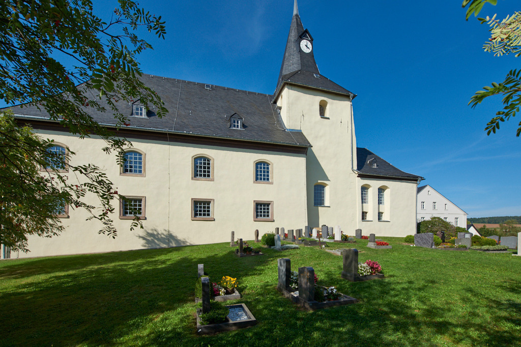 Kirche zu den drei Marien zu Härtensdorf mit Einfriedungsmauer von 1150 02 | Bedeutsame Landschaften Deutschlands - Realisiert mit Pictrs.com