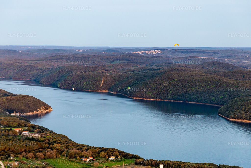Luftbild: Ortsansicht in Vrsar im Bundesland Gespanschaft Istrien in Kroatien. Foto: IMG_106484.jpg vom 14.04.2018 durch Werner Riehm/FLY-FOTO.de