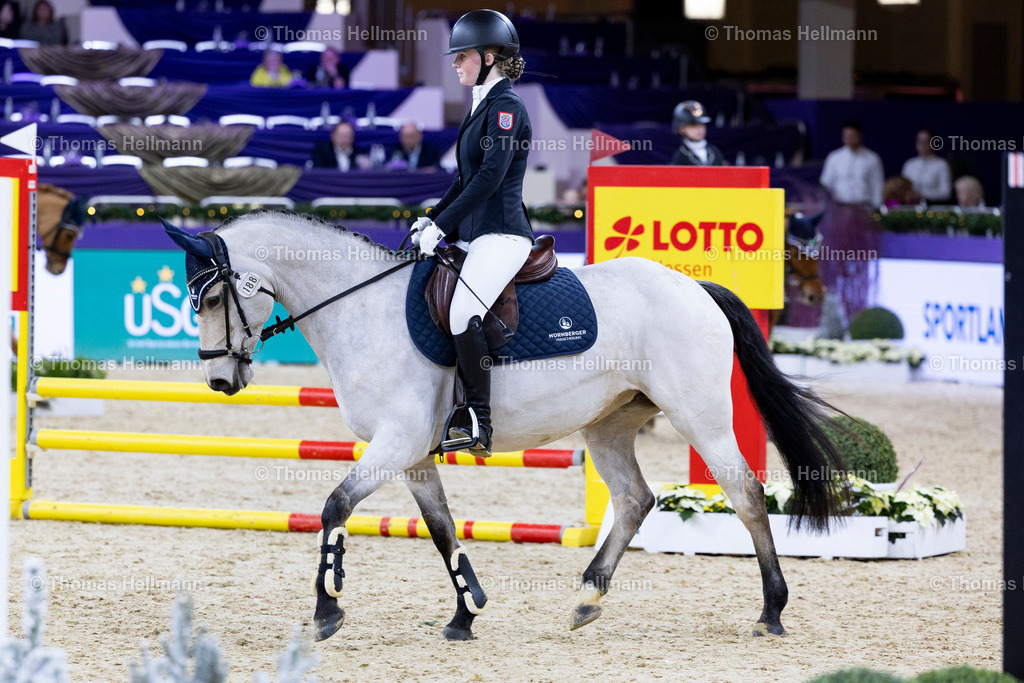 TH_188 Trend Setting_ Rebecca Sendhoff_33502 | 188 Trend Setting, Rebecca Sendhoff beim Festhallen Reitturnier Frankfurt 2025 am 18.12.25 in Frankfurt, Festhalle