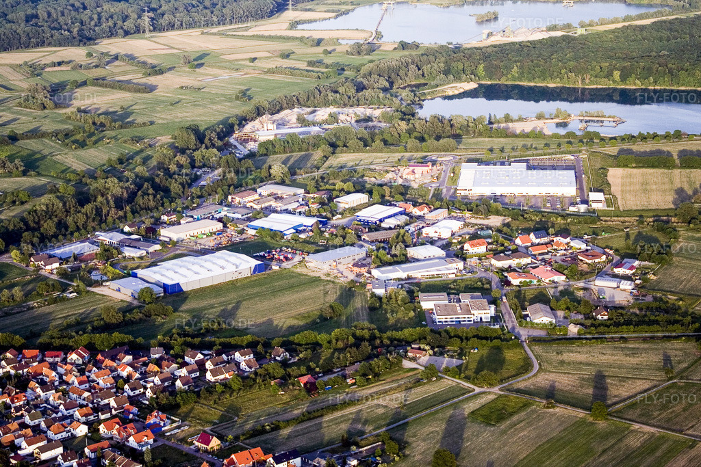 Luftbild: Industriegebiet von Westen in Hagenbach im Bundesland Rheinland-Pfalz in Deutschland. Foto: IMG_2620.jpg vom 09.06.2006 durch Werner Riehm/FLY-FOTO.de