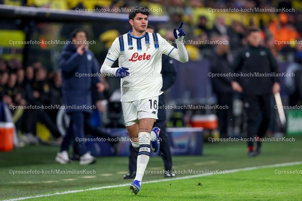 UCL17022601093 | 17.02.2026, Fußball, UEFA Champions League, Borussia Dortmund - Atalanta Bergamo, BVB Stadion, Play-Offs Hinspiel, Saison 2025 2026: Raoul Bellanova&nbsp;(Atalanta Bergamo #16) gestikulierend auf dem Spielfeld   Regulations prohibit any use of photographs as image sequences and or quasi-video.