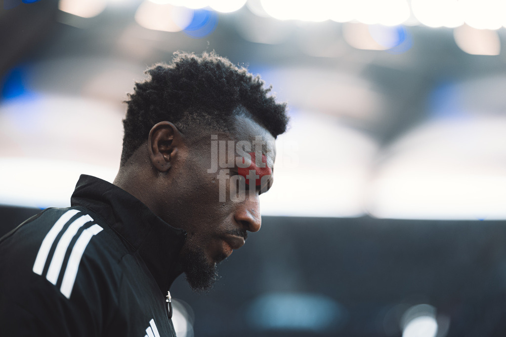 Fußball | Männer | Saison 2025/2026 | 1. Fußball-Bundesliga | 22. Spieltag | Hamburger SV vs. 1. FC Union Berlin | 14.02.2026 | Bakery Jatta (#18, HSV) läuft in das Stadion ein