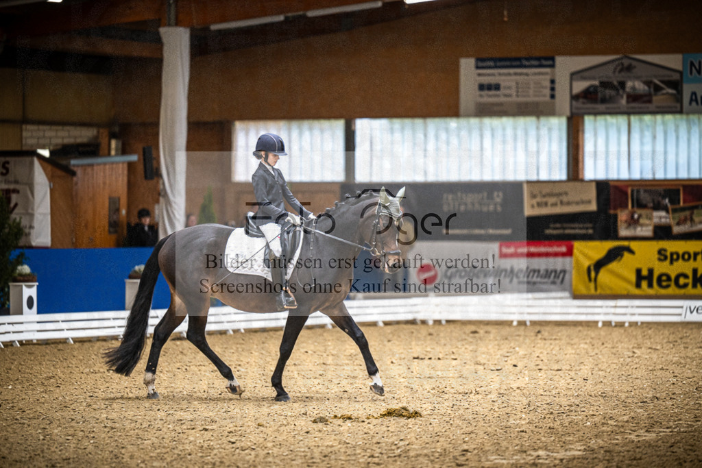 DOS_0056 | Entdecke hochwertige Reitturnierfotos von Foto Oger. Professionell, emotional und authentisch – jetzt Lieblingsmomente im Shop bestellen.Deutschlandweite Turnierfotografie. - Realisiert mit Pictrs.com