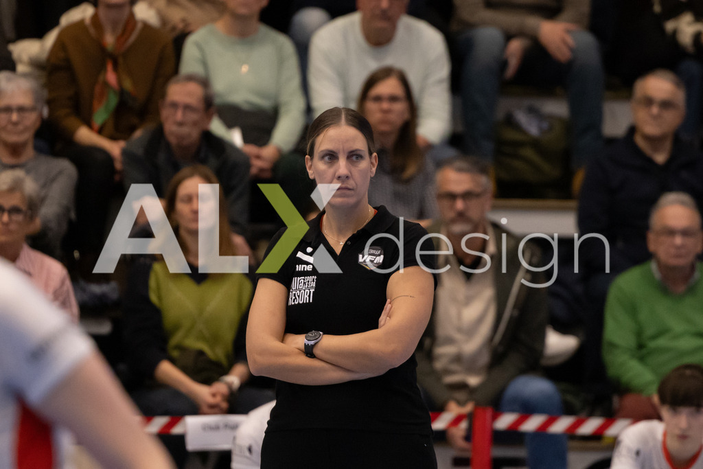 Volleyball I Frauen I Saison 2025-2026 I Volleyball NLA | Women I 1/4 Finals I VC Kanti Schaffhausen - BIWI Volleyball Franches-Montagnes I 21.02.2026 | Melanie Cina (CH) (BIWI VFM) – Head Coach - Realisiert mit Pictrs.com