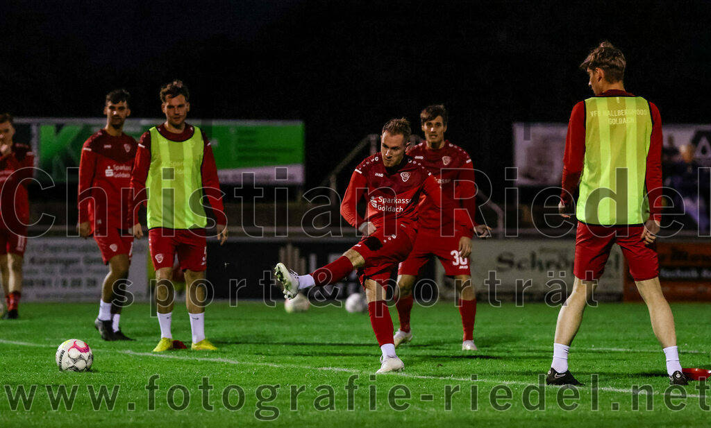 2023-10-27_008_VfB_Hallbergmoos_gegen_FC_Schwaig | Hallbergmoos, Deutschland, 27.10.2023:
Fußball, Landesliga Südost 2023 / 2024, 18. Spieltag, VfB Hallbergmoos gegen FC Schwaig, Endergebnis: 2:3

David Küttner (VfB Hallbergmoos, #8)

Foto: Christian Riedel / fotografie-riedel.net