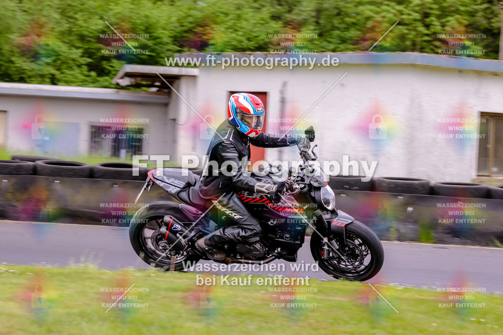 MotoTeamVBK-20666 | Hier findet Ihr Bilder von Touristenfahrten auf der Nürburgring Nordschleife oder von anderen Veranstaltungen die ich besucht habe. Viel Spass beim Durch Schauen 