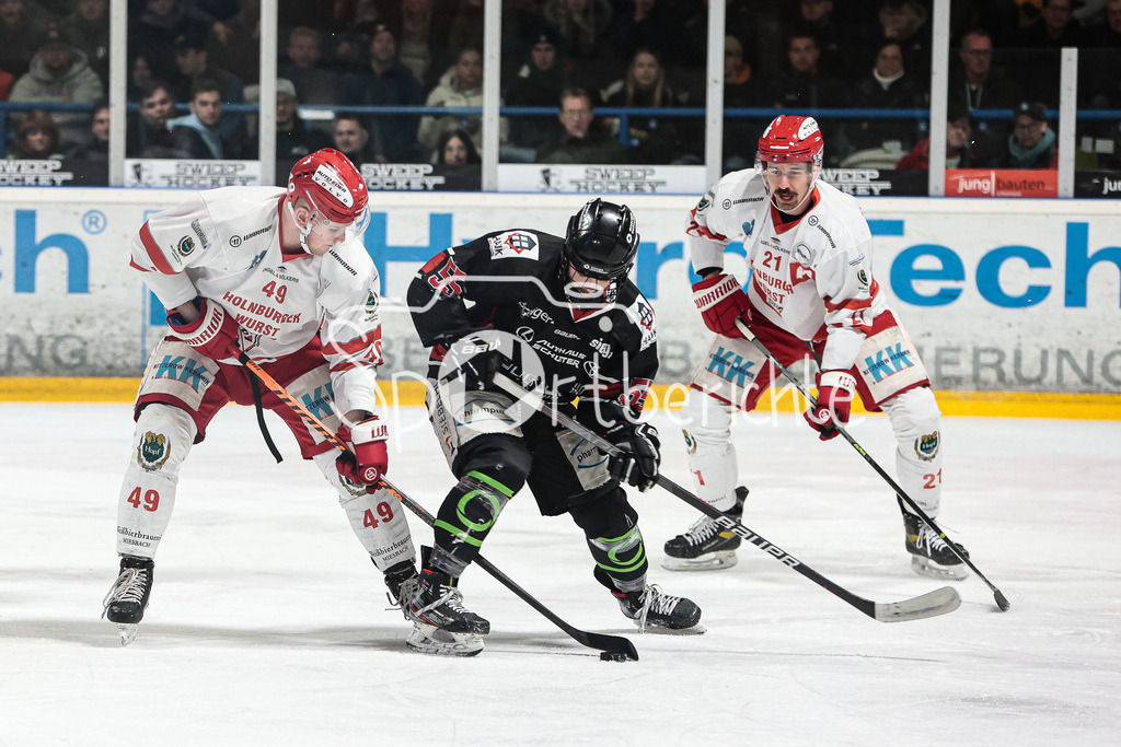 EHC Königsbrunn - TEV Miesbach | Ales FURCH (TEV #49) im Duell mit Nicolas BAUR (EHC #55)