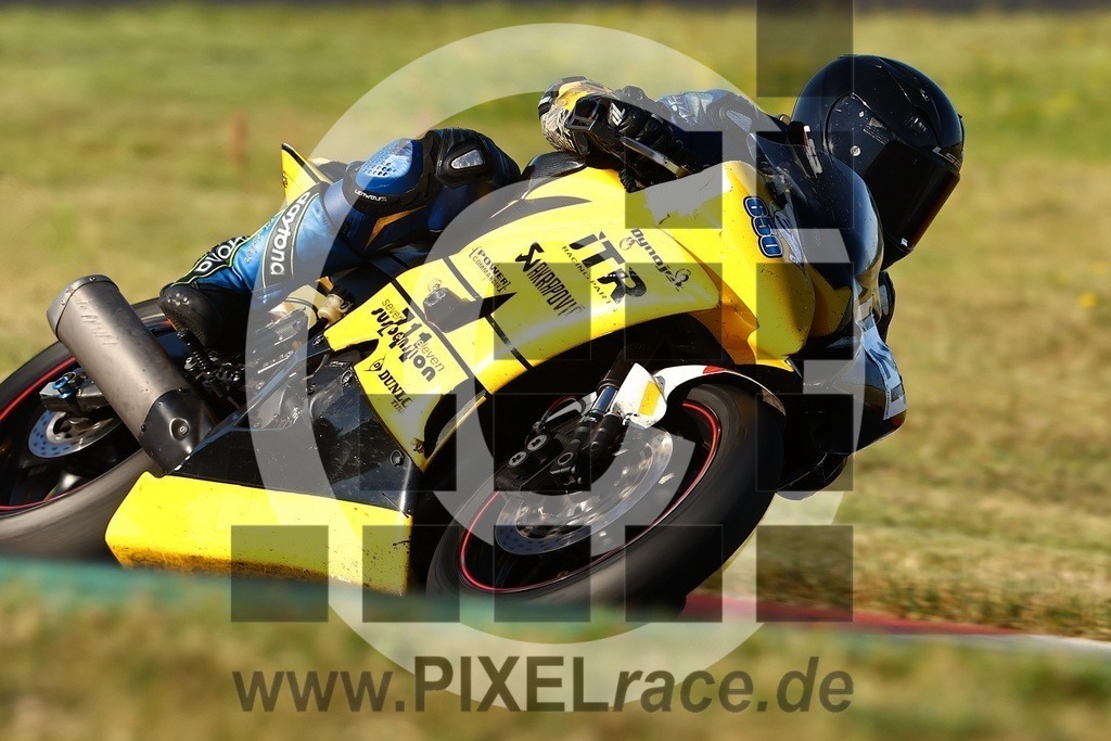 0121-20240813_04871 | Schöne Erinnerungen an spannende Momente - das festzuhalten ist unser Job. PIXELrace.de ist seit 2003 auf den Rennstrecken Europas unterwegs um die Action draußen beim Fahren und die wunderbare Stimmung imm Fahrerlager für euch einzufangen.