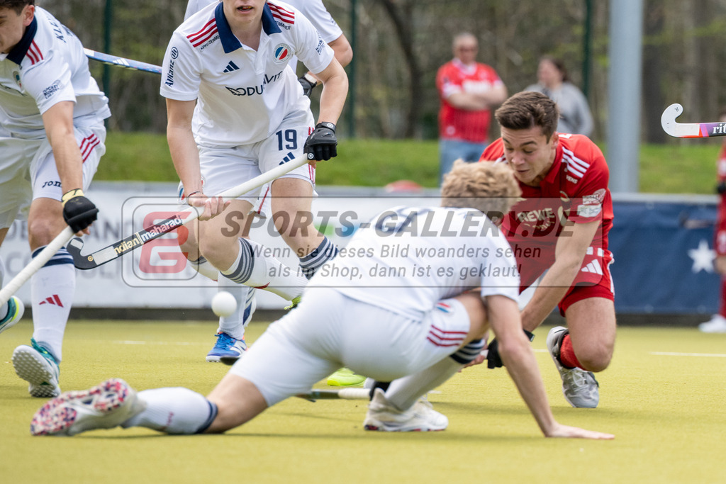 SFE_20260321_0027 | Köln, Deutschland, 21.03.26: Feldhockey 1. Bundesliga Herren zwischen Rot-Weiss Köln - Mannheimer HC im REWE Sportpark am 21.03.2026 in Köln, Deutschland. (Foto von Stephan Fehrmann)Köln, Germany, 21.03.26: Feldhockey 1. Bundesliga Herren between Rot-Weiss Köln - Mannheimer HC in REWE Sportpark at 21.03.2026 in Köln, Deutschland. (Foto from Stephan Fehrmann)