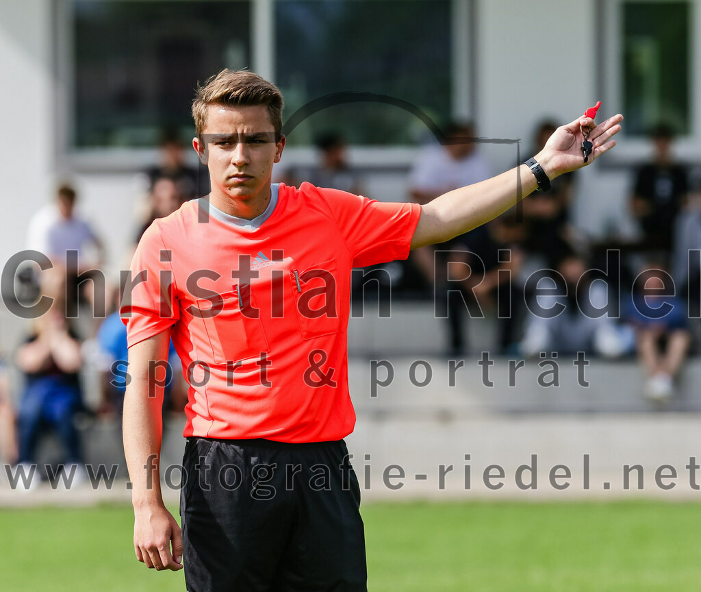 2023-07-02_067_SV_Walpertskirchen_gegen_FC_Herzogstadt | Walpertskirchen, Deutschland, 02.07.2023:
Fußball, Kreisliga 2023 / 2024, Testspiel, SV Walpertskirchen gegen FC Herzogstadt, Endergebnis: 

Schiedsrichter Dominik Dersein

Foto: Christian Riedel / fotografie-riedel.net