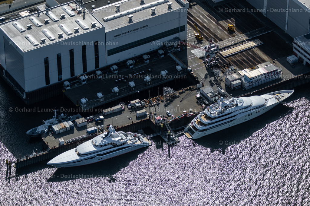 4030213 | LEMWERDER 01.06.2020 Luxus - Yacht " Eminence " an der Anlegestelle an der Weser im Ortsteil Burglesum in Lemwerder im Bundesland Niedersachsen, Deutschland. Weiterführende Informationen bei: info@charteranddreams.com Charter&amp;Dreams. // Luxury yacht " Eminence " on the water surface in in the district Burglesum in Lemwerder in the state Lower Saxony, Germany. Further information at: info@charteranddreams.com Charter&amp;Dreams. Foto: Gerhard Launer