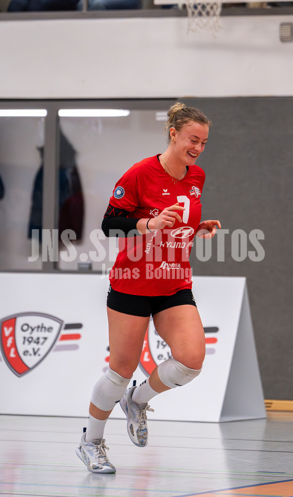 Volleyball I Frauen I Saison 2025-2026 I 2 Bundesliga Pro I 17. Spieltag VFL Oythe - VC Stralsund I 1379 | Malin Griesel (7,VFL Oythe) - Realisiert mit Pictrs.com