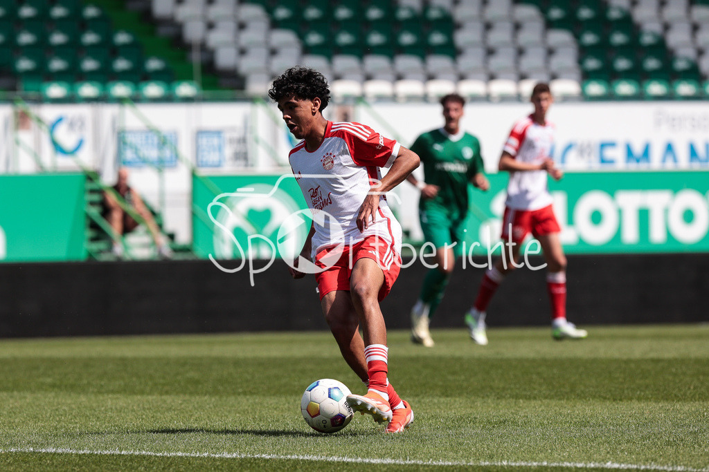 SpVgg Greuther Fürth II - FC Bayern Amateure | am Ball Adam AZNOU BEN CHEIKH (FCB #53) / Freisteller / Einzelfoto