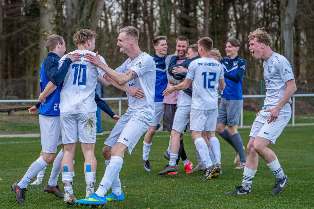Fußball I Herren I Saison 2025-2026 I Halbfinale Kreispokal VEC I  BW Langförden - TV Dinklage II I 19867 | jns.sportfotos - Realisiert mit Pictrs.com