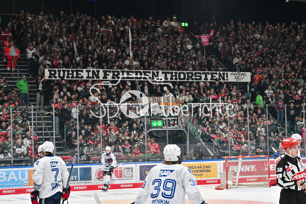 Augsburger Panther - Adler Mannheim | Spruchband Thorsten