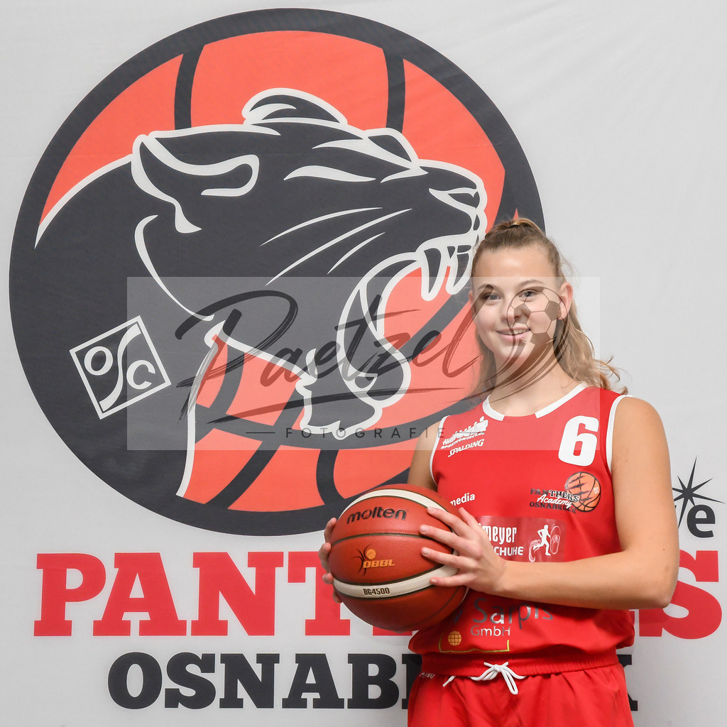 TEAOSC20201023_0002 | Basketball, Juniorinnen: Marie Dreyer  bei der Team Presentation der Panthers Academy Osnabrueck am 23.10.2020 in Osnabrueck, Deutschland. - Realisiert mit Pictrs.com