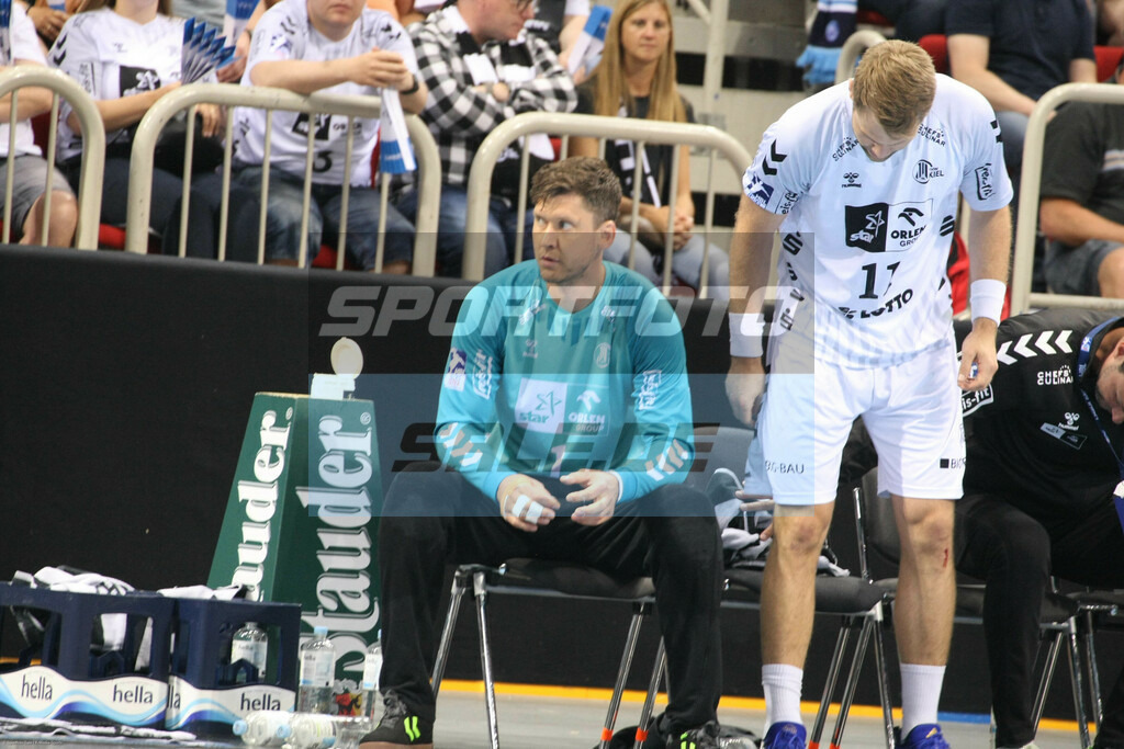 Bergischer HC - THW Kiel | Niklas Landin (links) und Petter Overby - © Sportfoto-Sale (MK) - Realisiert mit Pictrs.com