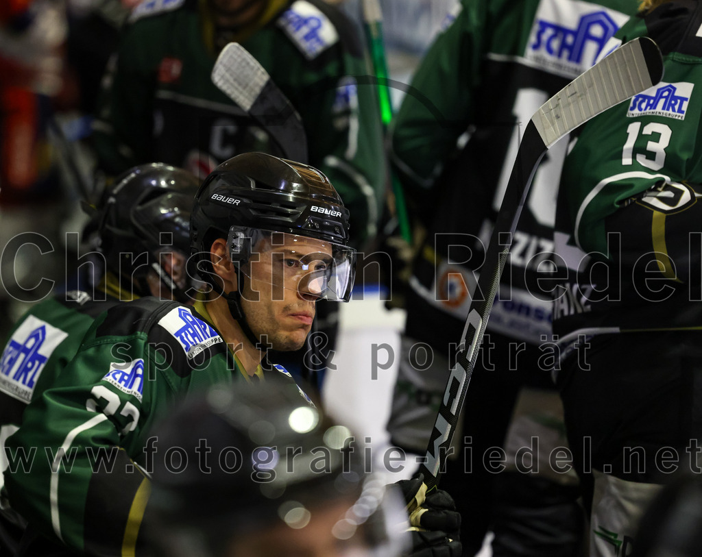 2023-01-13_036_TSV_Erding_gegen_VfE_Ulm-Neu-Ulm | Erding, Deutschland, 13.01.2023:
Eishockey, Bayernliga 2022 / 2023, 27. Spieltag, TSV Erding gegen VfE Ulm/Neu-Ulm, Endergebnis: 6:1

Mark Waldhausen (Erding Gladiators, #27)

Foto: Christian Riedel / fotografie-riedel.net