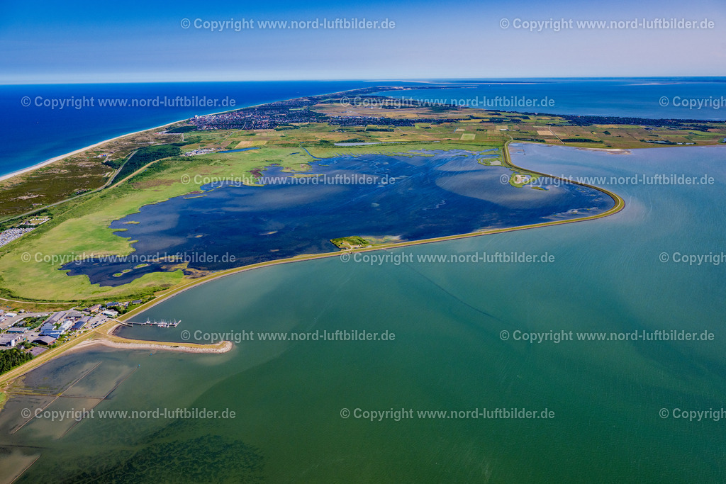 Sylt_Rantum_Rantumbecken_ELS_3383210625 | RANTUM (SYLT) 21.06.2025 Ortsansicht an der Meeres-Küste der Nordsee und das Rantum Becken (Sylt) im Bundesland Schleswig-Holstein. // Townscape on the seacoast of North Sea in Rantum (Sylt) in the state Schleswig-Holstein. Foto: Martin Elsen