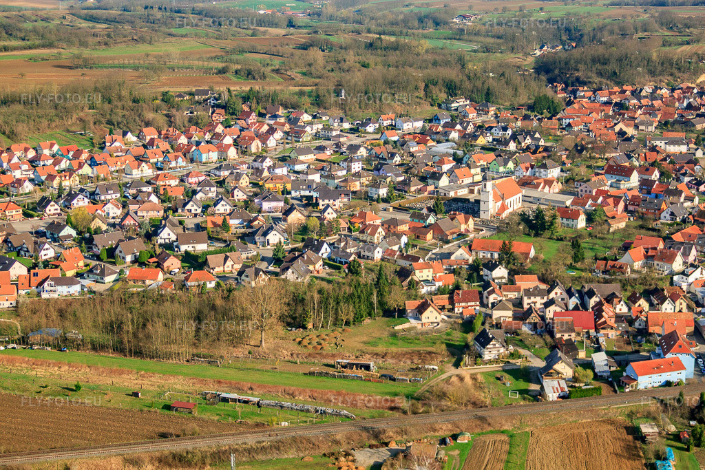 Vue aérienne: Vue de la ville depuis le sud à Mothern dans le département Bas Rhin, France – .Photo: IMG_25605.jpg prise le 02/04/2010 par Werner Riehm/FLY-FOTO.eu – Résolution de l'original: 4752 x 3168 px