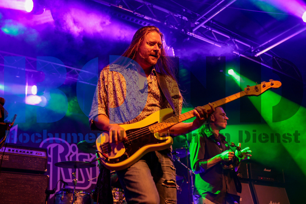 Purple Rising  {date} -  | {headline}(Foto: Sebastian Sendlak / BOND) - Realisiert mit Pictrs.com