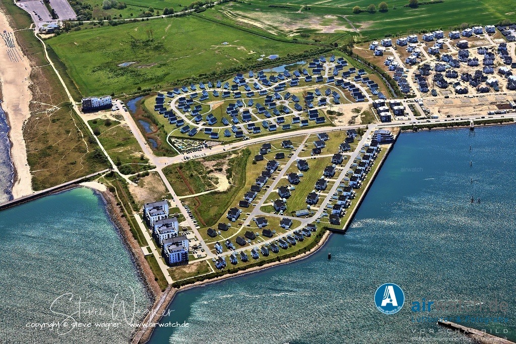 Luftbilder Ostseefjord Schlei, Maasholm, Port Olpenitz, Schleimünde | Port Olpenitz: Ein exklusives Ostsee-Resort mit Zukunft - Port Olpenitz, gelegen an der malerischen Schlei in Schleswig-Holstein, entwickelt sich zu einem der attraktivsten Ferienziele an der Ostseeküste. Einst ein Marinestützpunkt, wird das Areal heute in ein modernes, nachhaltiges Yachthafenresort mit umfassendem touristischen Angebot umgewandelt.