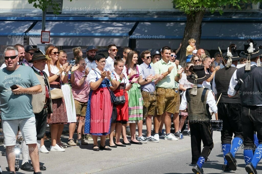 10e-HEITERWANG-Bundesmusikfest-2023-Juni16-Reutte-DSC06463 | Info aus dem Bezirk Reutte/Ausserfern Tirol sowie eine umfangreiche Bilddatenbank über die gesamte Region: Lechtal, Talkessel Reutte, Tannheimertal, Zwischentoren. Lech, Plansee, Zugspitze, Grenztunnel, B179, Fernpassstraße, Verkehr, Lawinen, Tradition, - Realisiert mit Pictrs.com
