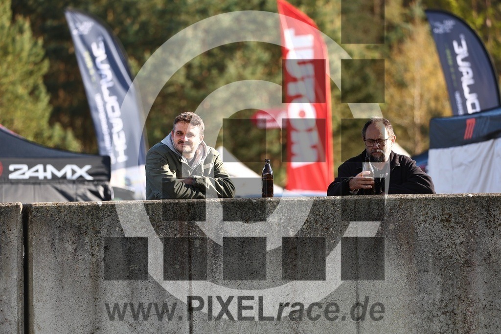 mopedrennen-20260514_11990 | Schöne Erinnerungen an spannende Momente - das festzuhalten ist unser Job. PIXELrace.de ist seit 2003 auf den Rennstrecken Europas unterwegs um die Action draußen beim Fahren und die wunderbare Stimmung imm Fahrerlager für euch einzufangen.