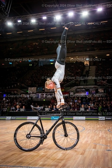 20241026OAS33537-lic | FUELLER Lara (GER / RKV Poppenweiler) First Place at UCI World Championships Indoor Artistic Cycling Bremen/GER Proposal 194,70 points Result 186,89 points - Realisiert mit Pictrs.com