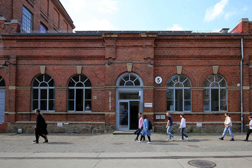 Foto: Leipzig - Rundgang SpinnereiGalerien | Das Team hinter BILDLEXIKON LEIPZIG bündelt historische wie aktuelle Informationen über die Stadt Leipzig in Text und Bild auf einer Plattform und stellt diese der interessierten Öffentlichkeit zur Verfügung.