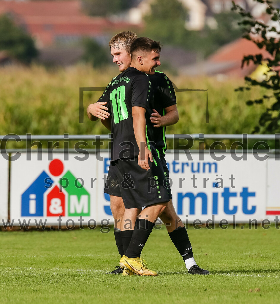2023-09-17_091_SpVgg_Neuching_gegen_FC_Langenpreising | Neuching, Deutschland, 17.09.2023:
Fußball, A-Klasse 2023 / 2024, 7. Spieltag, SpVgg Neuching gegen SpVgg Langenpreising, Endergebnis: 5:1

Jubel nach dem 4:1 durch Johannes Graf (SpVgg Neuching, #8), Antonio Zuparic (SpVgg Neuching, #18)

Foto: Christian Riedel / fotografie-riedel.net