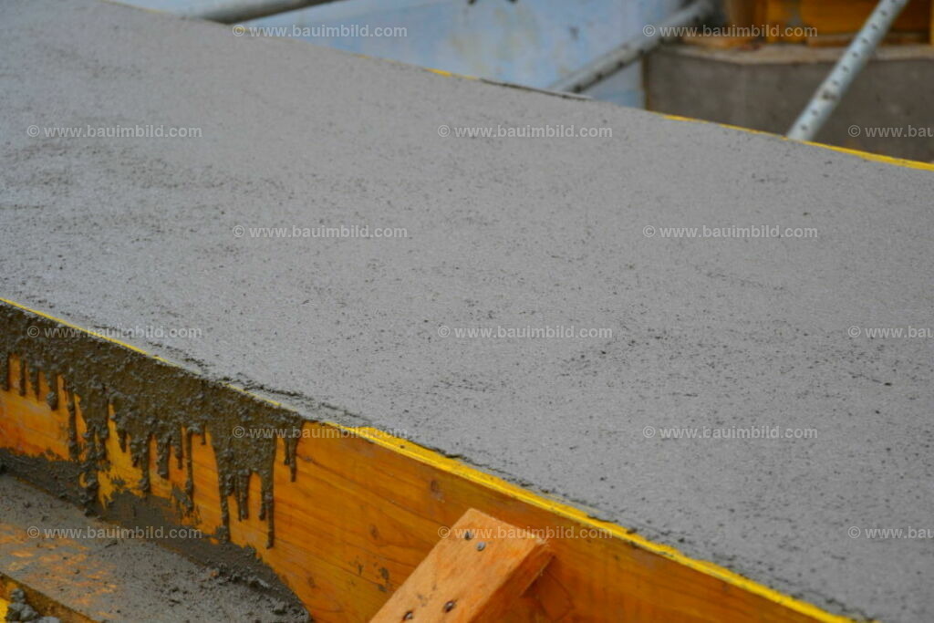 bib-lg04-betonarbeiten-0402 | Nach LV-Leistungsgruppen sortierte Detailfotos über den Bau eines Hauses. Alle Hausbau-Bilder direkt vom Urheber und Autor der Website Haus-Selber-Bauen.com