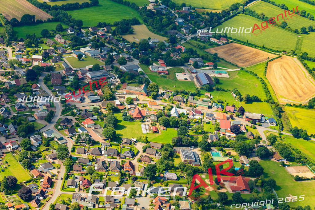 Luftbild der Stadt Timmaspe - Die Luftaufnahme wurde 2025 vom UL-Flugzeug heraus erstellt ( keine Drohne ) - Hochauflösende Luftaufnahme - für professionelle Ausdrucke geeignet. Die Geschenkidee !Hier alle&nbsp;Infos zur Lizenzierung der LuftaufnahmeWir fliegen auch dieses Jahr wieder in Ihre Region um Luftbilder zu erstellen.- Luftbild anfragen