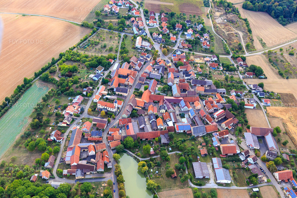 Luftbild: Dorfansicht von Osten im Ortsteil Krensheim in Grünsfeld im Bundesland Baden-Württemberg in Deutschland. Foto: IMG_111372.jpg vom 09.09.2018 durch Werner Riehm/FLY-FOTO.de