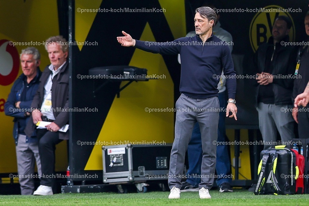 BVB11042601049 | 11.04.2026, Fußball, Borussia Dortmund - Bayer 04 Leverkusen, 1. Fußball Bundesliga, 29. Spieltag, Signal Iduna Park, Saison 2025 2026: Cheftrainer Niko Kovac (BVB #hc) gestikulierend am Spielfeldrand   DFB regulations prohibit any use of photographs as image sequences and or quasi-video.