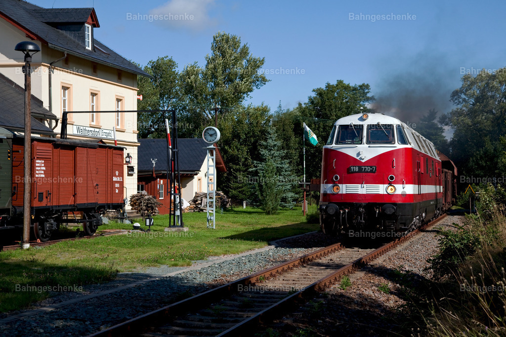 igGC118770Walthersdorf5p280811 | Stöbern Sie durch einzigartige Aufnahmen und finden die perfekte Aufnahme für jeden Eisenbahnentheusiast! Stellen Sie sich aus einer Reihe von Möglichkeiten wie der Druck auf Leinwände, Fotoposter, Kalender oder Magnetfotos Ihr Geschenk zusammen - Realisiert mit Pictrs.com