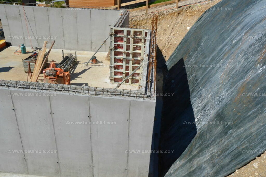 bib-lg04-betonarbeiten-0221 | Nach LV-Leistungsgruppen sortierte Detailfotos über den Bau eines Hauses. Alle Hausbau-Bilder direkt vom Urheber und Autor der Website Haus-Selber-Bauen.com
