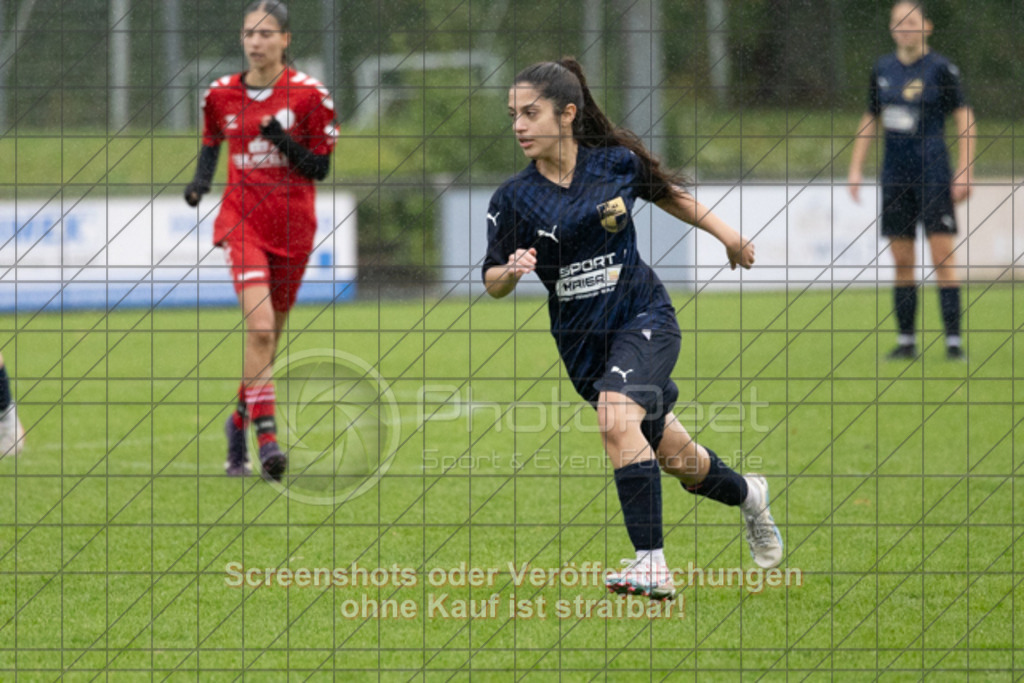 20251004_170816_0523 | #,1.FC Donzdorf (rot) vs. ASV Spartania Eislingen (blau), Fussball, B-Juniorinnen-Verbandsstaffel Nord, wfv, 03. Spieltag, Saison 2025/2026, Rasenplatz, Lautertal Stadion, Süßener Straße 16, 73072 Donzdorf, 04.10.2025 - 16:00 Uhr,Foto: PhotoPeet-Sportfotografie/Peter Harich