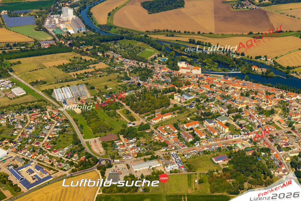 Übersichts Bild Alsleben - Die Luftaufnahme wurde 2025 vom UL-Flugzeug heraus erstellt ( keine Drohnenaufnahme ) - Hochauflösende Luftaufnahme - für Wandbilder und großformatige Ausdrucke geeignet. Das besondere Geschenk!Hier alle&nbsp;Infos zur Lizenzierung der LuftaufnahmeWir fliegen auch dieses Jahr wieder in Ihre Region um Luftbilder zu erstellen.- Luftbild anfragen
