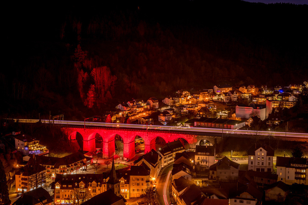 Das Hornberger Viadukt | <div id="allefotografen-seal-verified-green"></div><script src="https://www.allefotografen.de/956728/seal-verified-green/seal.js" async="async"></script> - Realisiert mit Pictrs.com