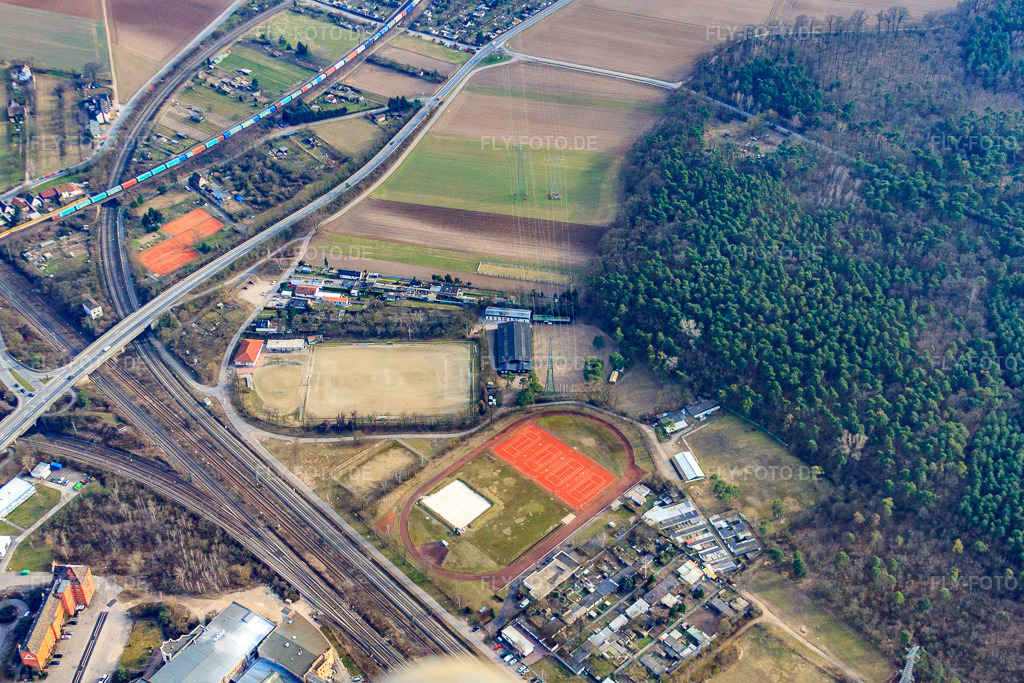 Luftbild: Sportplätze des TV 1892 Friedrichsfeld, Reit-und Fahrverein Mannheim- Friedrichsfeld e.V. und FC Germania im Ortsteil Friedrichsfeld in Mannheim im Bundesland Baden-Württemberg in Deutschland. Foto: IMG_24963.jpg vom 18.03.2010 durch Werner Riehm/FLY-FOTO.deReitverein Mannheim-Friedrichsfeld - Reit-und Fahrverein Mannheim-Friedrichsfeld e.V