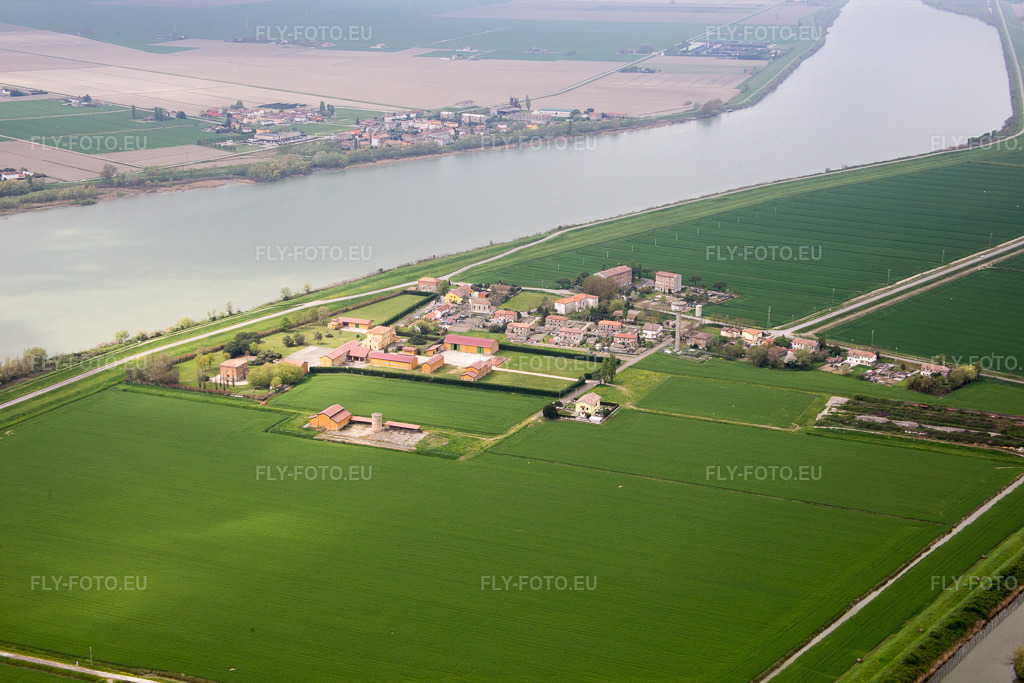 Vue aérienne: Vue de la ville à Ca' Zuliani dans le département Vénétie, Italie.Photo: IMG_087698.jpg prise le 09/04/2016 par Werner Riehm/FLY-FOTO.euRésolution de l'original: 5472 x 3648 px