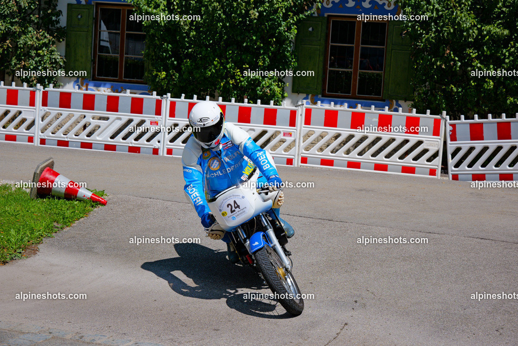 P1036864-2 | Erleben Sie atemberaubende, hochqualitative Fotos Ihrer Fahrt entlang der malerischen Alpenstraßen. Besuchen Sie alpineshots.com, um professionelle Aufnahmen Ihrer unvergesslichen Reise zu finden und zu kaufen - Realisiert mit Pictrs.com