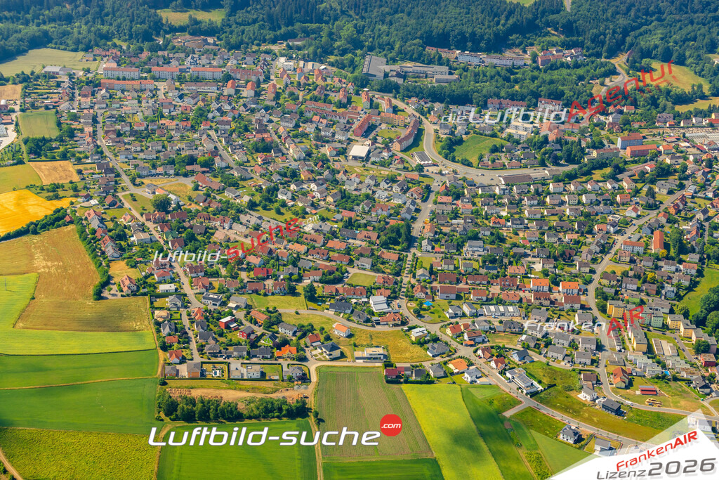Das Luftbild zeigt : Am Vogelherd Neustadt an der Waldnaab - Die Luftaufnahme wurde 2023 vom UL-Flugzeug aus erstellt ( keine Drohne ) - Hochauflösende Luftaufnahme - Für grossformatige Ausdrucke geeignet. Die Geschenkidee !Mit Lizenz und Bildrechte bestellbar