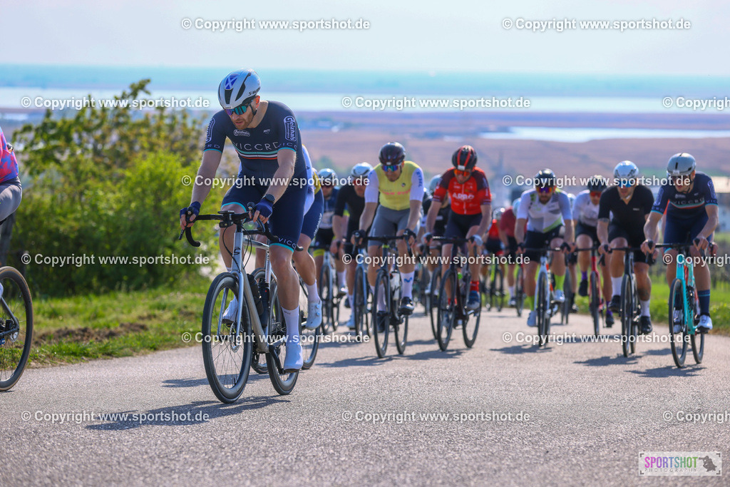 TRA_0463 | Neusiedlersee Radmarathon 2026@sportshot_your_pictrs #yourpictures#roadtowm2029 #nrm #neusiedlerseeradmarathon #neusiedlersee #neusiedlerseetourismus #burgenland #mörbisch #nrm26 #burgenlandtourismus #voglundco #poweredbyburgenlandtourismus #radsport #rad #marathon #ucigranfondo #visitburgenland #ucigranfondoworldseries