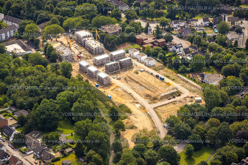 Duisburg230707153 | Luftbild, Baustelle mit Neubau von Wohnhäusern zwischen Schwarzer Weg und Uettelsheimer Weg auf ehem. Sportplatz, Baerl, Duisburg, Ruhrgebiet, Nordrhein-Westfalen, Deutschland