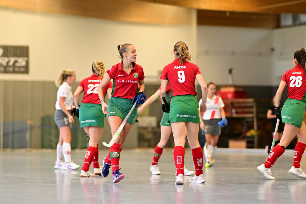 Hockey I Frauen I Saison 2024-2025 I 1. Bundesliga Nord I 5. Spieltag I Hamburger Polo Club - Der Club an der Alster | Der Sportfotograf. - Realisiert mit Pictrs.com