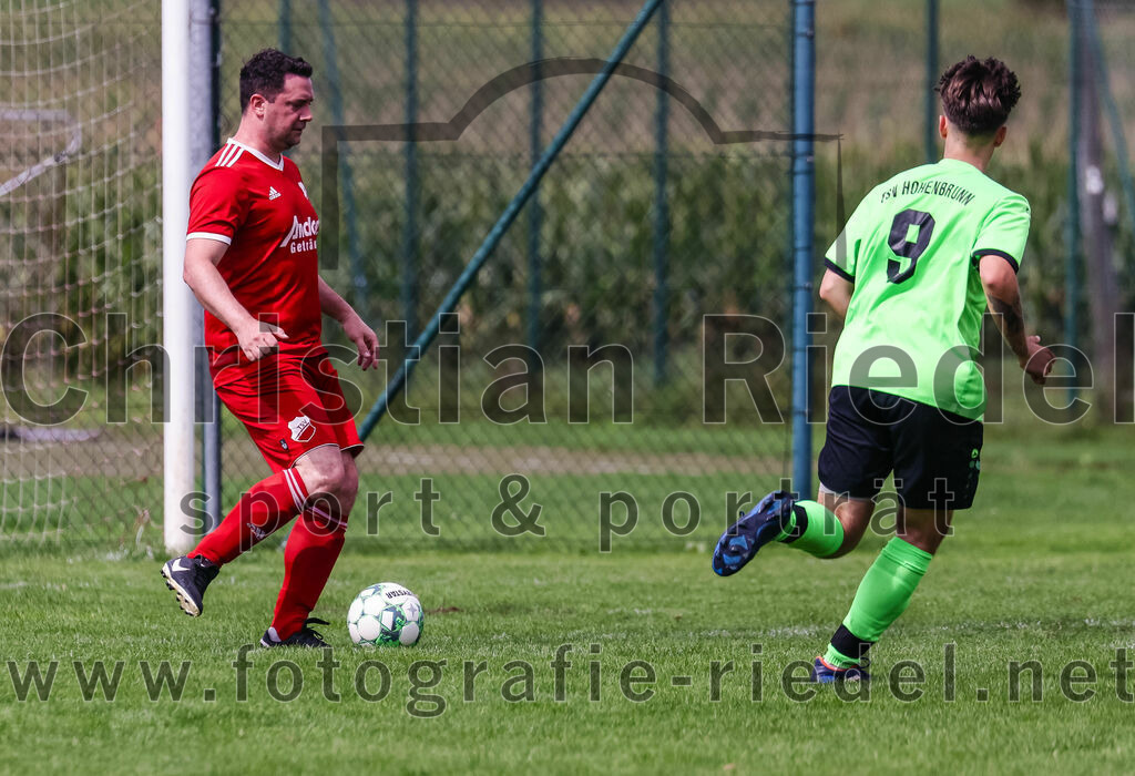 2023-09-03_040_TSV_Oberpframmern_II_gegen_TSV_Hohenbrunn_II | Oberpframmern, Deutschland, 03.09.2023:
Fußball, B-Klasse 2023 / 2024, 3. Spieltag, TSV Oberpframmern II gegen TSV Hohenbrunn II, Endergebnis: 0:2

Benjamin Hintze (TSV Oberpframmern, #3), Maik Barkic (TSV Hohenbrunn, #9)

Foto: Christian Riedel / fotografie-riedel.net