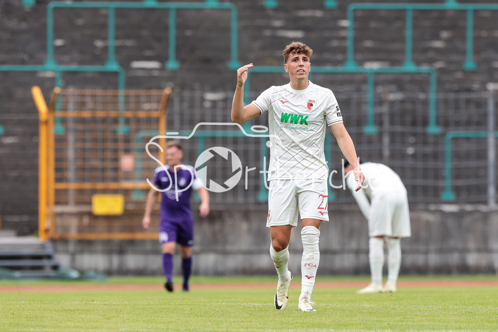 FC Augsburg - TSV Schwaben Augsburg | im Bild Arne ENGELS (FCA #27) in Aktion